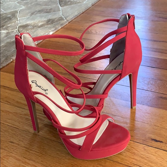 Cute stewpot red heels! Size 7 WORN ONCE - Picture 5 of 7